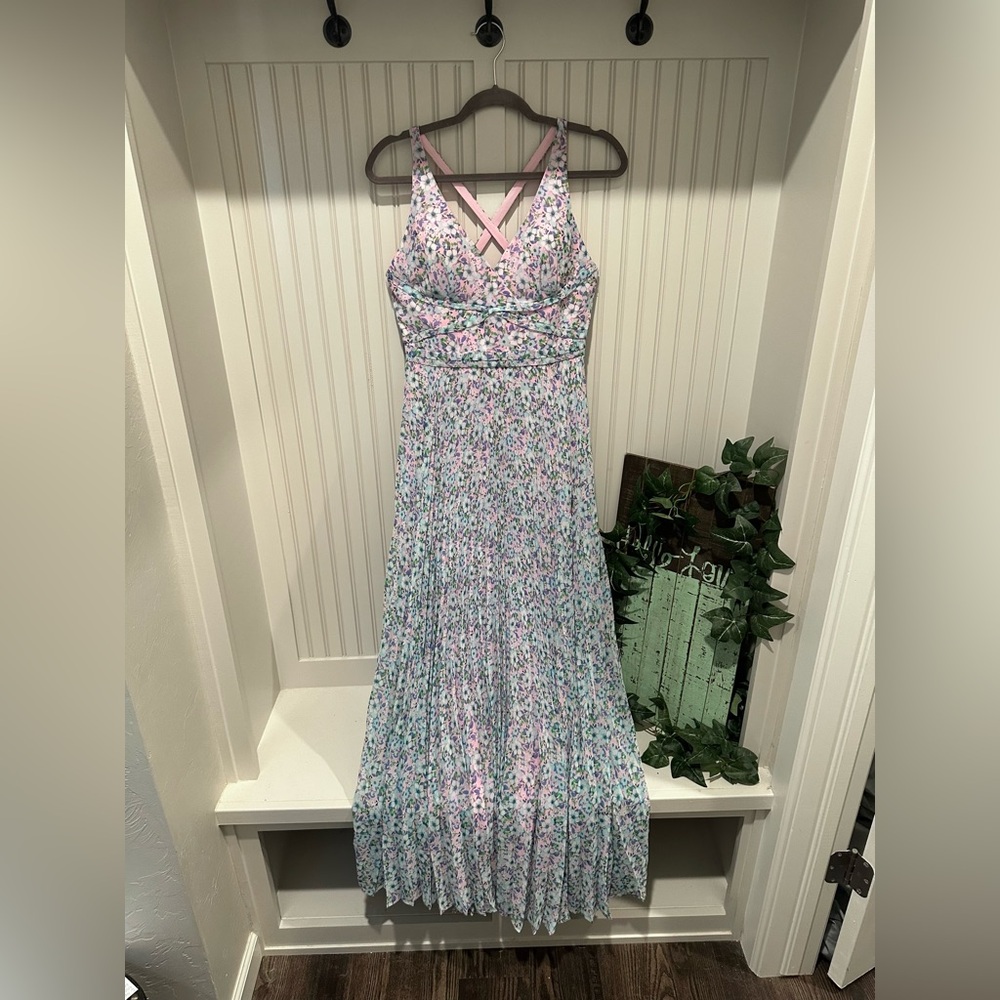 Laundry by Shelli Segal - Floral Pleated Maxi Dress In Floral Oasis - Size 8
